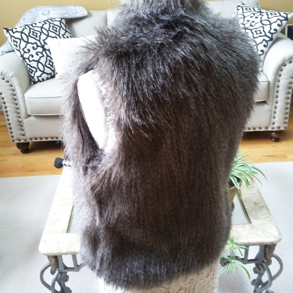 GLAMMY Faux FUR SUPER Soft VEST SZ M - Picture 3 of 3
